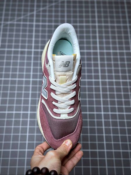 Super Fabric x New Balance 新百倫 2023全新男女款 U997RCC 聯名款復古休閒跑步鞋