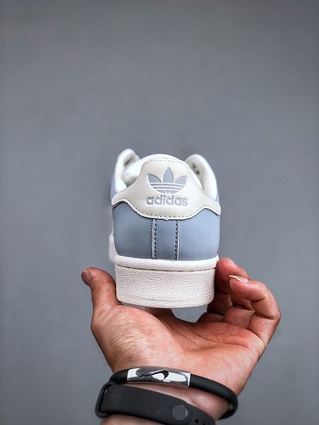 Adidas Originals Superstar 2024新款女鞋 貝殼頭休閒板鞋