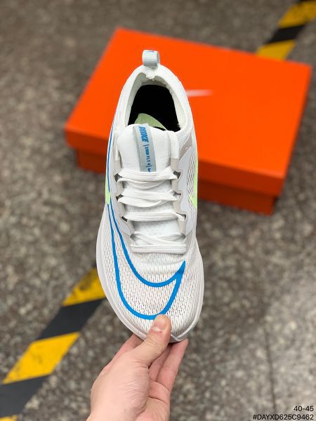 Nike Zoom Fly 4 2022新款 男子超彈碳板跑步鞋