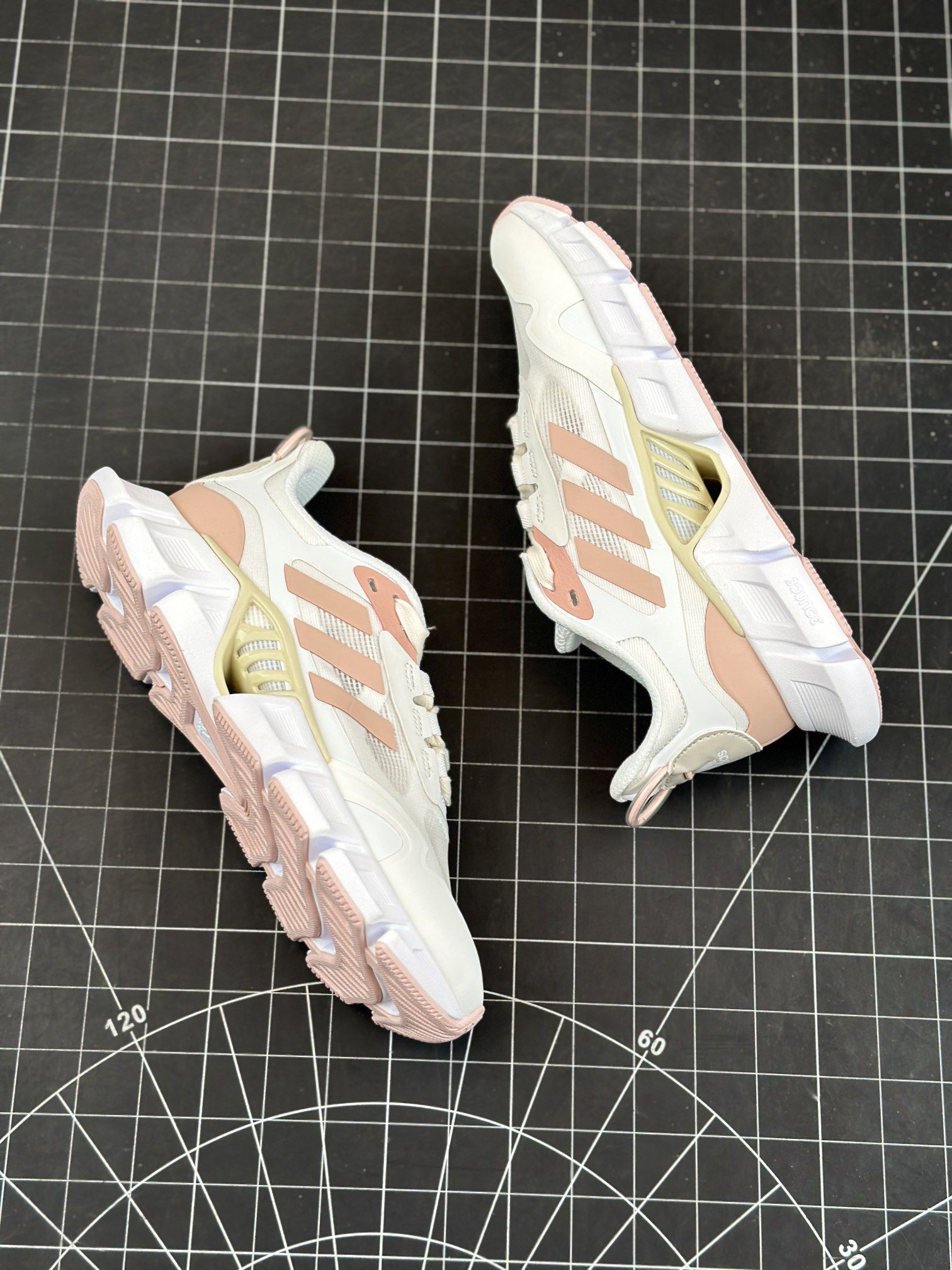 Adidas Climacool 清風高彈系列超輕量休閒運動慢跑鞋 2024新款白藕粉色女鞋